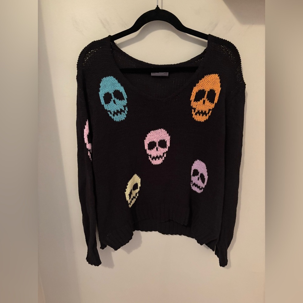 WOODEN SHIPS multiple skulls v neck sweater in black multi M/L - Picture 4 of 7